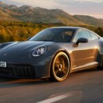 Обновлённое семейство Porsche 911: старт череде дебютов дал гибрид Carrera GTS