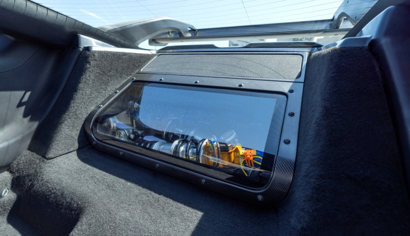 Шедевральный Ford Mustang GTD получил салонное окно для наблюдения за подвеской